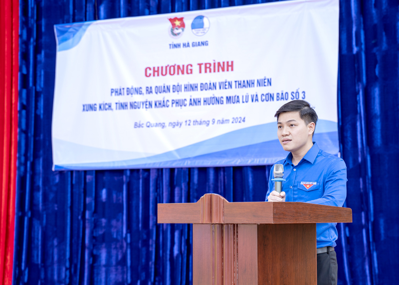 Đồng chí Nguyễn Hải Dương phát biểu tại chương trình ra quân triển khai đội hình thanh niên xung kích khắc phục hậu quả cơn bão số 3